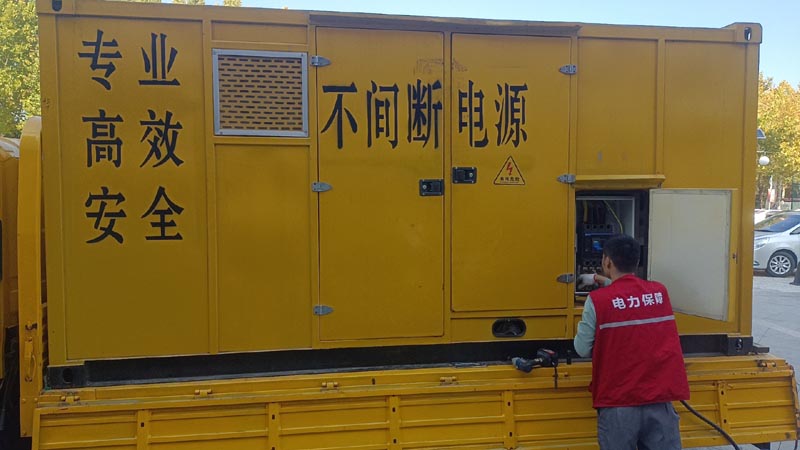 惠东柴油发电机组和UPS电源配合使用时，如何避免切换过程中的电力中断？